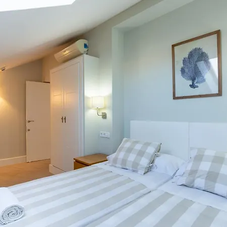 Urbe10 Angel 2 Bedrooms 4a *